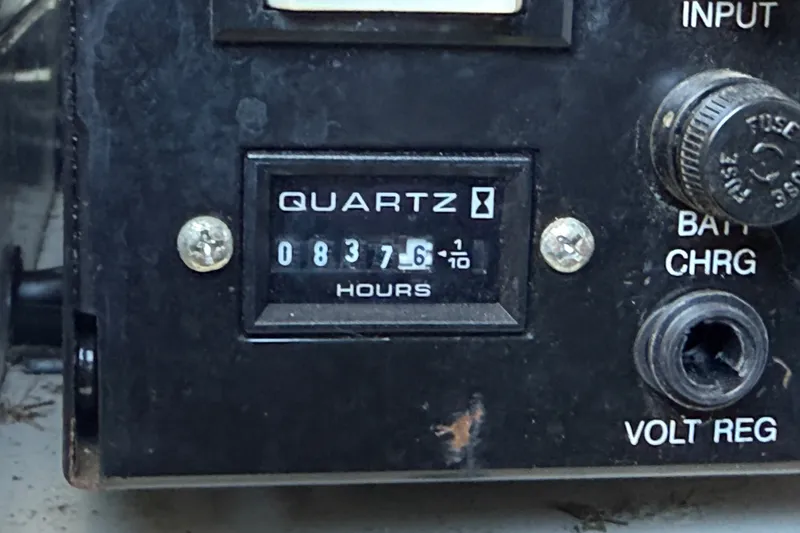 Slide: The Image of Hour meter reading 837.6 on 2005 Regal Commodore 3560 IO boat panel. - 68