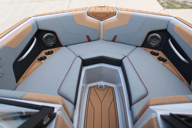Slide: The Image of Nautique Super Air Nautique GS22 2026 - 5