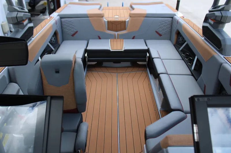 Slide: The Image of Nautique Super Air Nautique GS22 2026 - 6