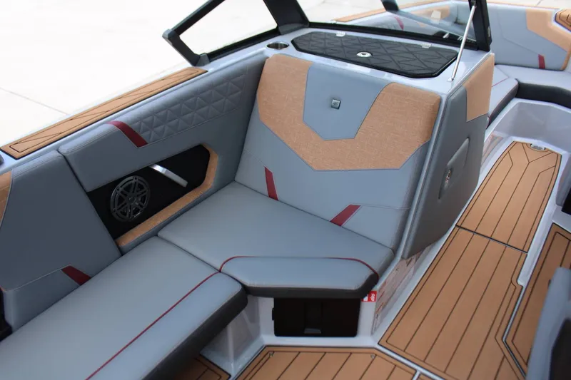 Slide: The Image of Nautique Super Air Nautique GS22 2026 - 12