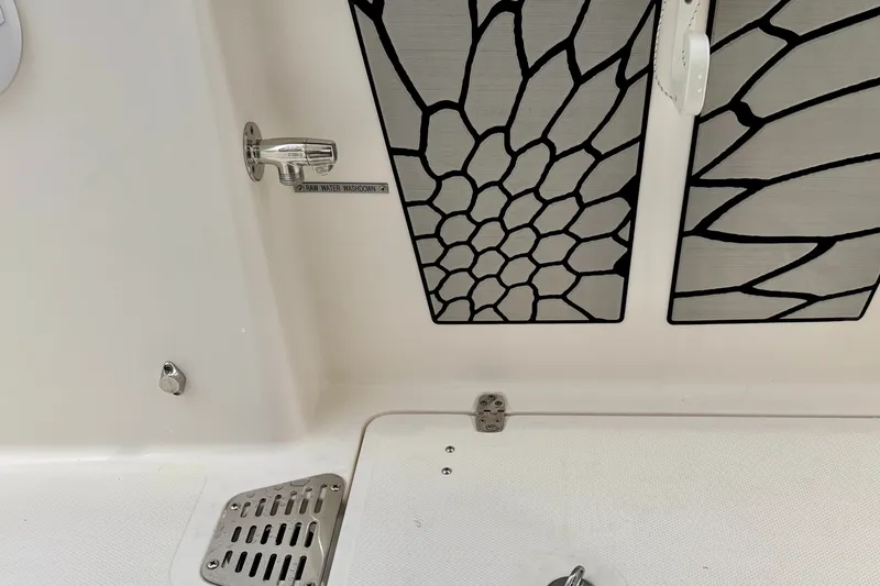 Slide: The Image of 2019 Wellcraft 262 Fisherman boat interior with raw water washdown and patterned flooring. - 34