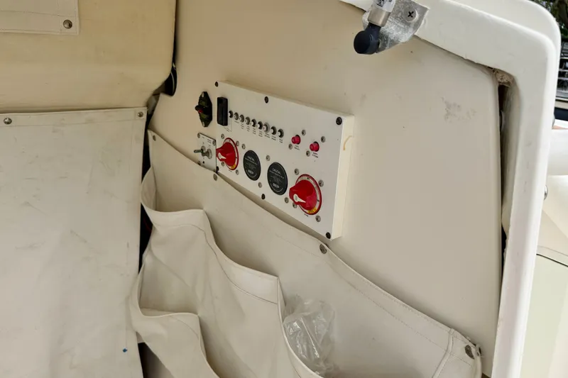 Slide: The Image of Control panel on a 2019 Wellcraft 262 Fisherman boat interior. - 22