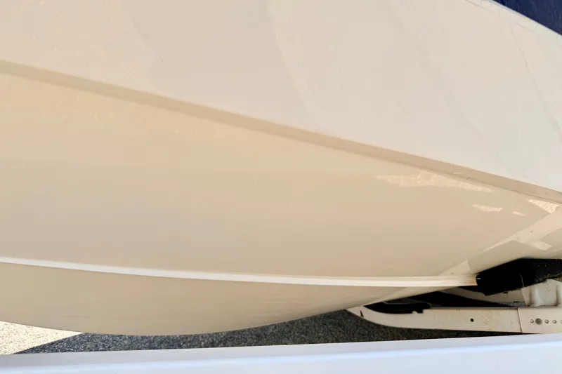 Slide: The Image of 2008 Sea Ray 195 Sport boat hull on trailer, close-up view. - 69