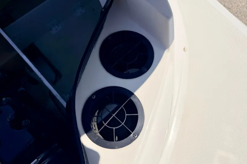 Slide: The Image of 2008 Sea Ray 195 Sport boat interior with dual ventilation grilles. - 30