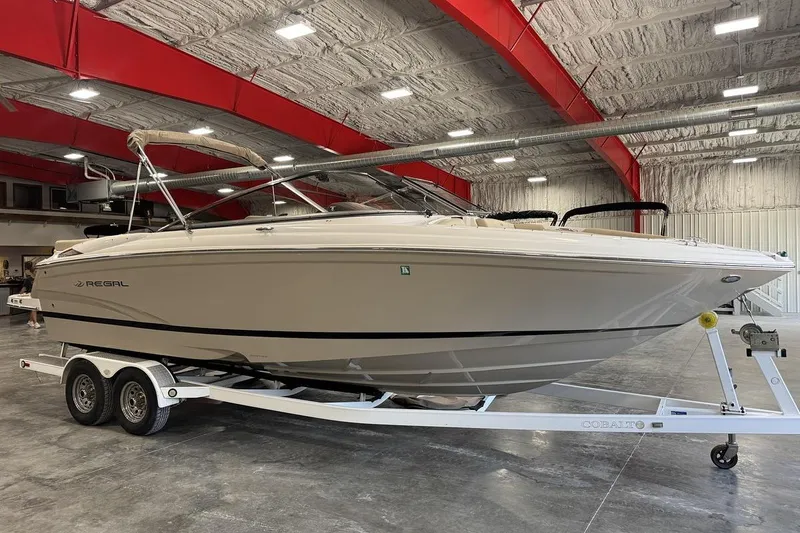The Image of 2017 Regal 2700 Bowrider boat on trailer in indoor storage facility. - 1