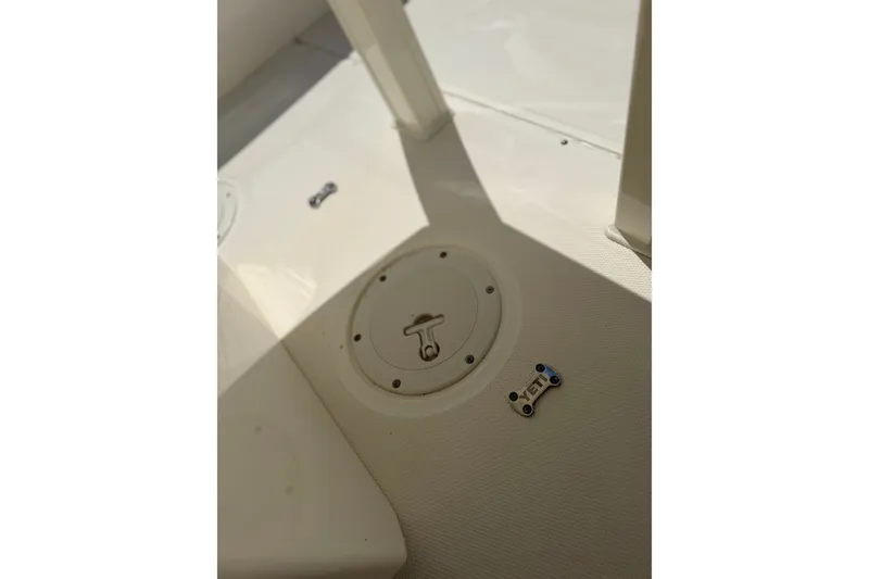 Slide: The Image of 2017 Boston Whaler 270 Dauntless deck with Yeti accessory and hatch. - 33