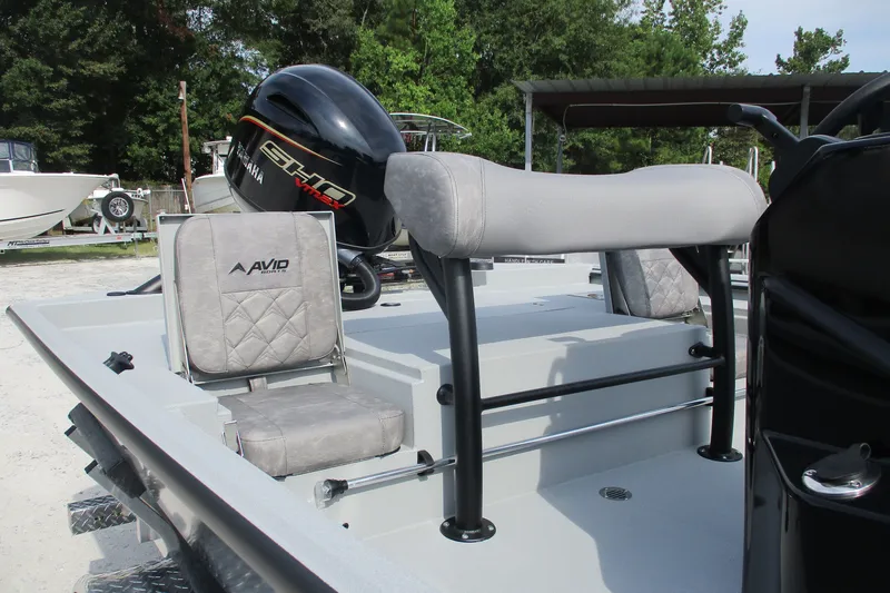 Slide: The Image of 2027 Avid 20 Rogue CC boat with Yamaha engine, featuring comfortable seating and sleek design. - 4