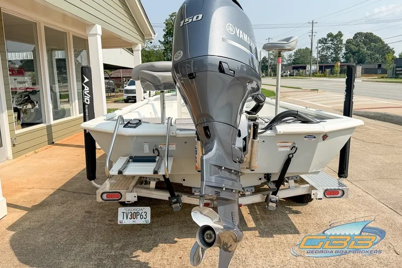Slide: The Image of 2022 Avid 23 FS boat with Yamaha 150 engine at Georgia Boat Brokers. - 22