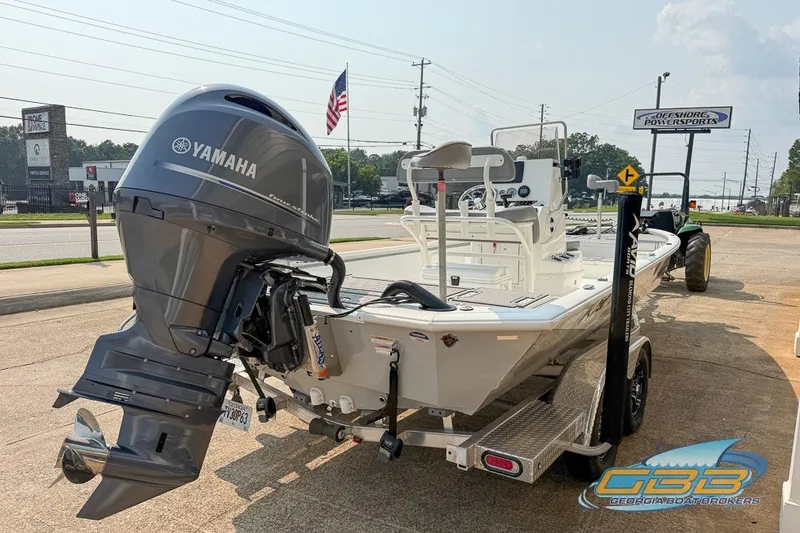 Slide: The Image of 2022 Avid 23 FS boat with Yamaha engine on trailer at dealership. - 12