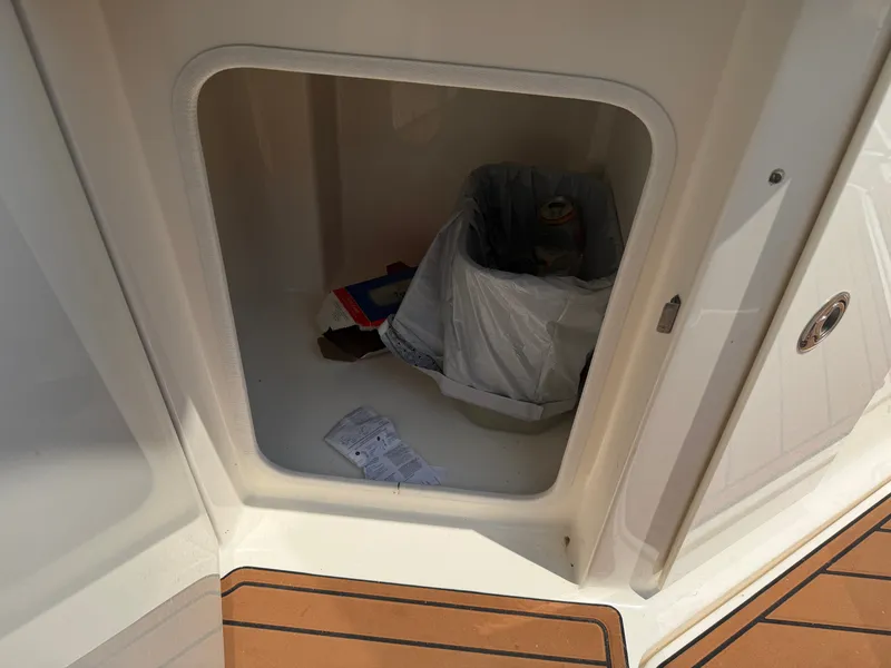 Slide: The Image of Sea Ray Sundancer 310 2012 - 16