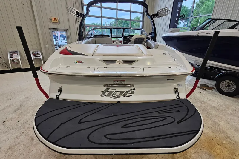 Slide: The Image of 2010 Tigé 22Ve boat in showroom, rear view with swim platform and wakeboard tower. - 5