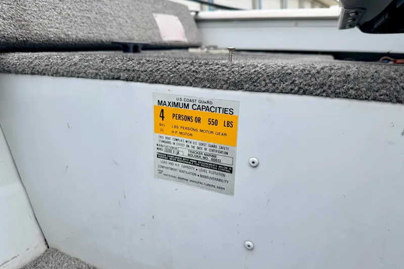 Slide: The Image of 1994 Tracker Guide V-14 boat capacity label, showing maximum 4 persons or 550 lbs. - 36