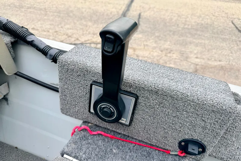 Slide: The Image of Throttle control lever on a 1994 Tracker Guide V-14 Riveted Deep V boat. - 23