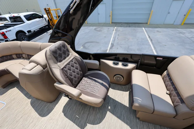Slide: The Image of Luxurious seating on 2023 Bennington Q 25 QFBA pontoon boat, featuring premium upholstery and cup holders. - 10
