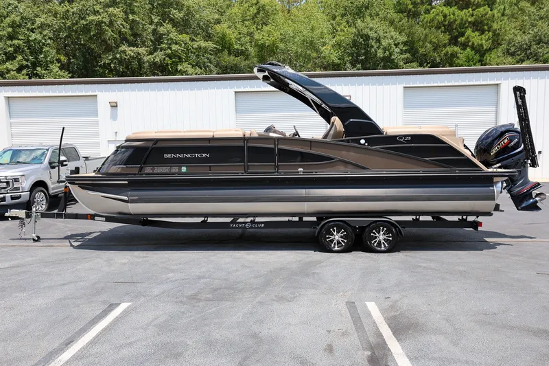 Slide: The Image of 2023 Bennington Q 25 QFBA pontoon boat on trailer, parked outdoors. - 5