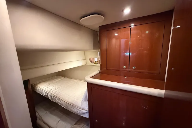 Slide: The Image of Luxurious cabin interior of 2002 Sea Ray 560 Sedan Bridge yacht. - 79