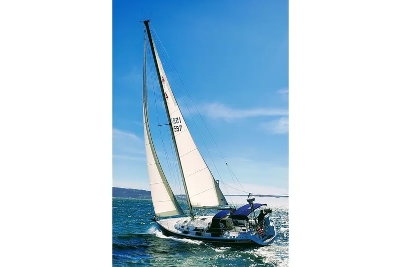 The Image of Sailing Catalina 36 MkII, 1996 model, gliding on open sea under clear blue sky. - 0