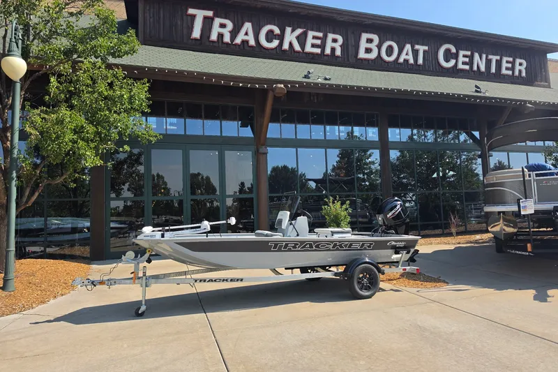 The Image of 2027 Tracker Bass Tracker Classic CC displayed at Tracker Boat Center. - 1