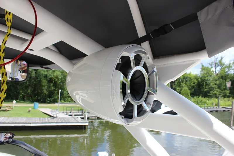 Slide: The Image of 2022 Yamaha Boats 252XE speaker system on a boat, dockside view. - 14