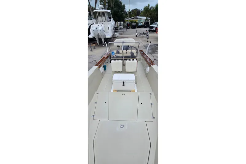 Slide: The Image of 1986 Boston Whaler Outrage 20 boat interior, showcasing seating and steering console. - 18