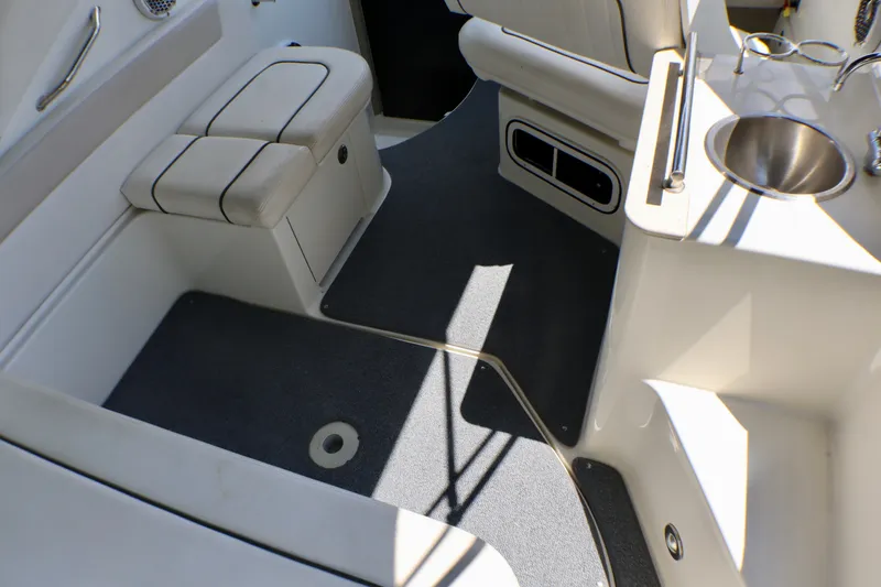 Slide: The Image of Interior of 2010 Sea Ray Sundancer 260 boat with seating and sink area. - 54
