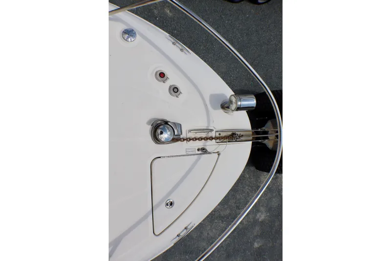 Slide: The Image of Bow of 2010 Sea Ray Sundancer 260 with anchor chain and fittings. - 18