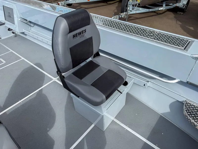 Slide: The Image of Hewescraft 220 Pioneer 2026 - 10