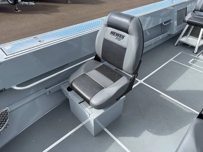 Slide: The Image of Hewescraft 220 Pioneer 2026 - 9