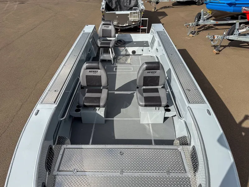 Slide: The Image of Hewescraft 220 Pioneer 2026 - 7