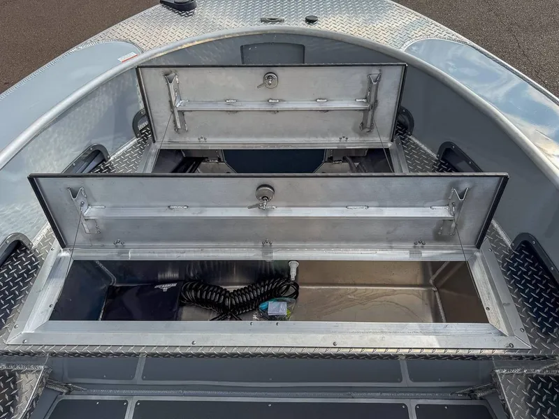 Slide: The Image of Hewescraft 220 Pioneer 2026 - 8