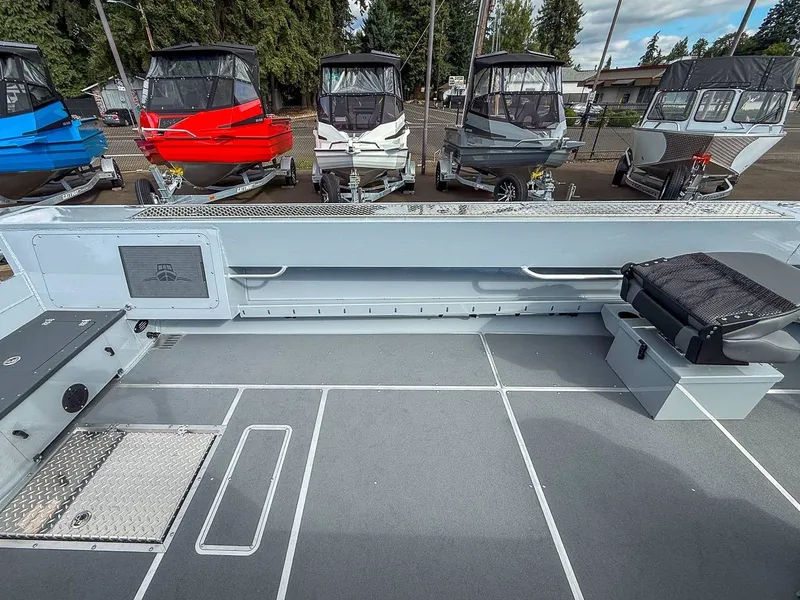 Slide: The Image of Hewescraft 220 Pioneer 2026 - 14