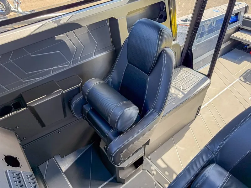 Slide: The Image of Stabi-Craft 2350 ULTRA CENTRECAB PROFISH 2026 - 13