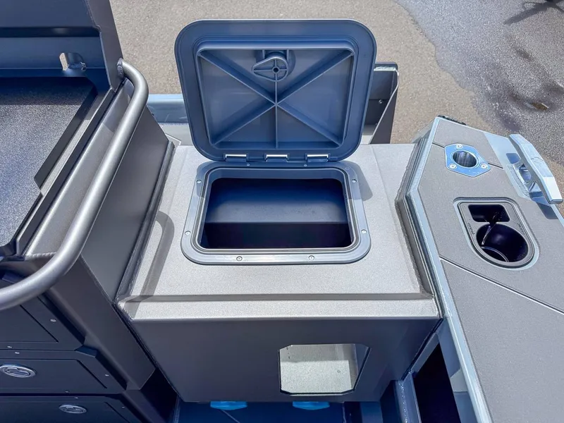 Slide: The Image of Stabi-Craft 2350 ULTRA CENTRECAB PROFISH 2026 - 26