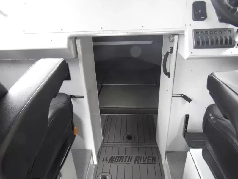 Slide: The Image of North River 2900 SXL 2027 - 19