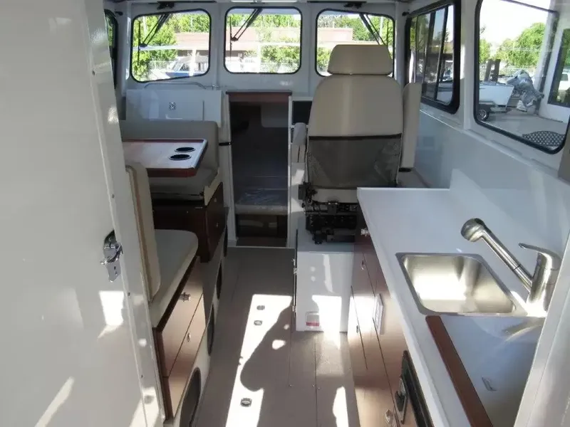 Slide: The Image of Hewescraft 270 Pacific Explorer 2026 - 18