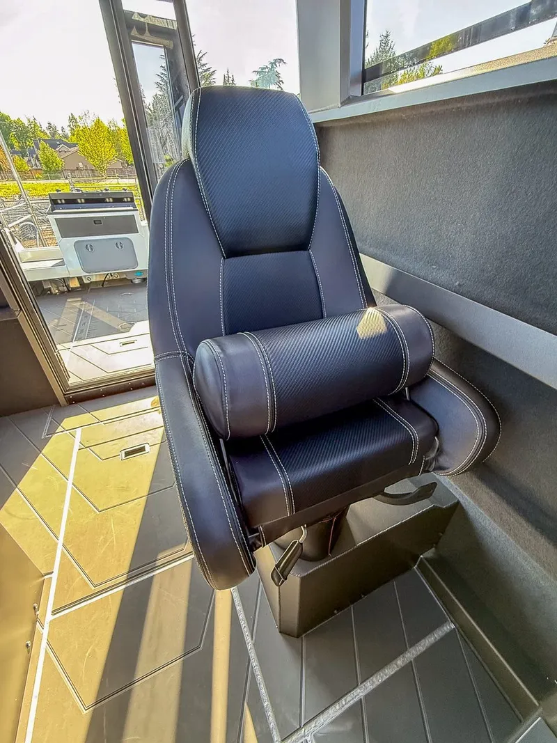 Slide: The Image of Stabi-Craft 2750 Ultra Centrecab 2026 - 10