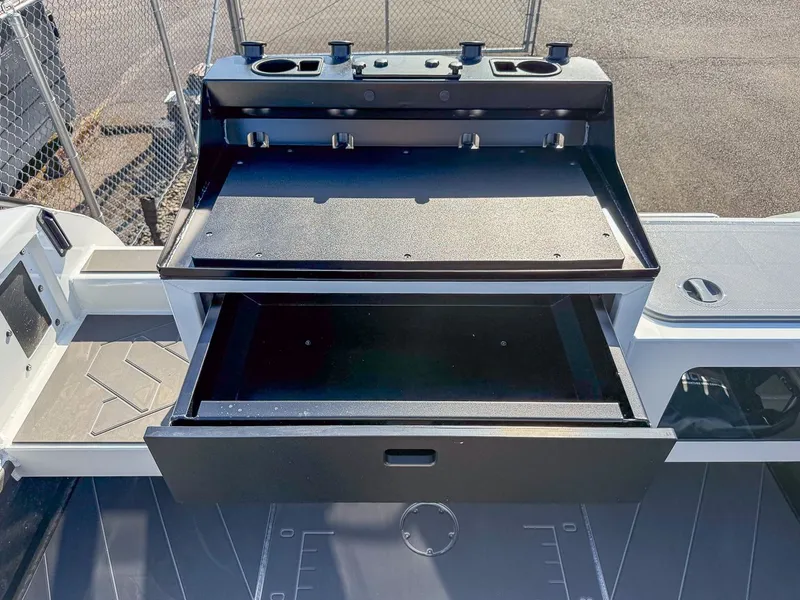 Slide: The Image of Stabi-Craft 2750 Ultra Centrecab 2026 - 20