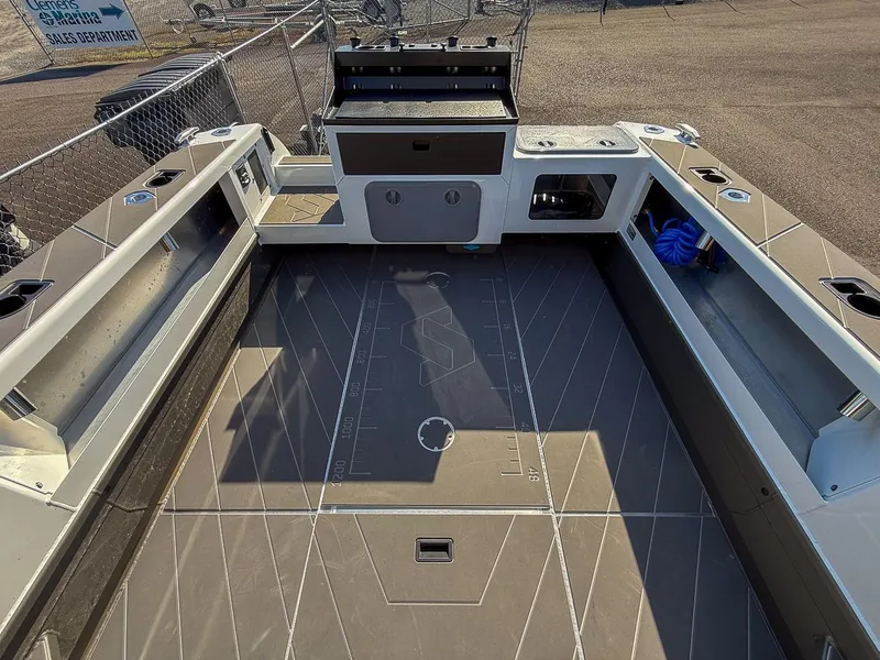 Slide: The Image of Stabi-Craft 2750 Ultra Centrecab 2026 - 17