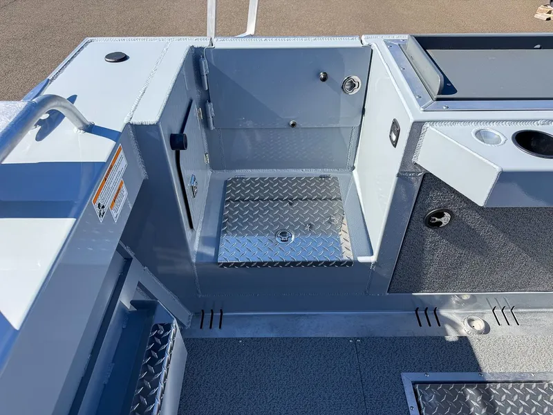 Slide: The Image of Hewescraft 210 Sea Runner 2026 - 19