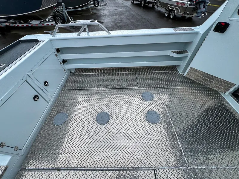 Slide: The Image of Hewescraft 250 Alaskan 2027 - 18