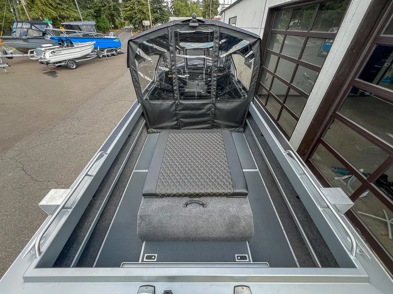 Slide: The Image of North River 23 Commander 2027 - 19