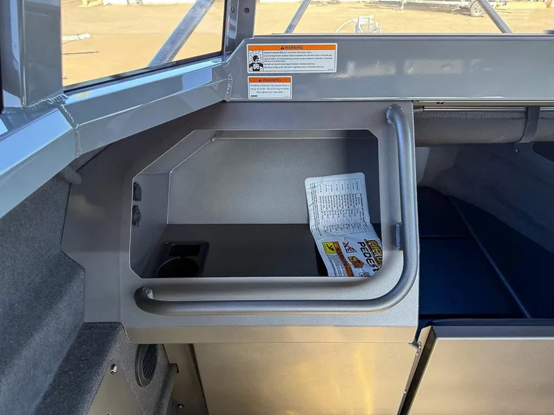 Slide: The Image of Stabi-Craft 2500 Ultracab XL 2027 - 11