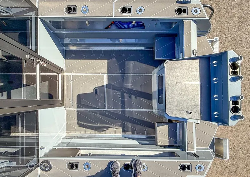 Slide: The Image of Stabi-Craft 2500 Ultracab XL 2027 - 24