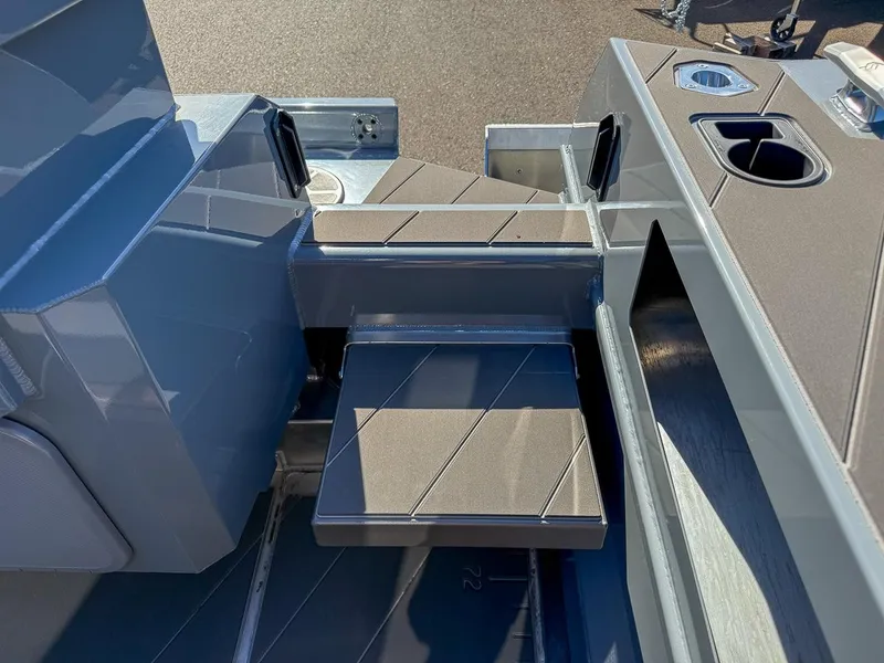 Slide: The Image of Stabi-Craft 2500 Ultracab XL 2027 - 23