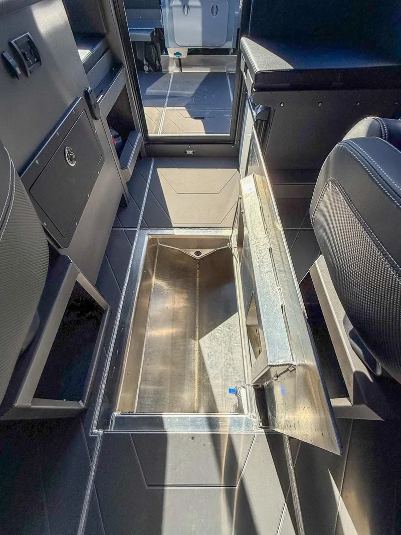 Slide: The Image of Stabi-Craft 2500 Ultracab XL 2027 - 17