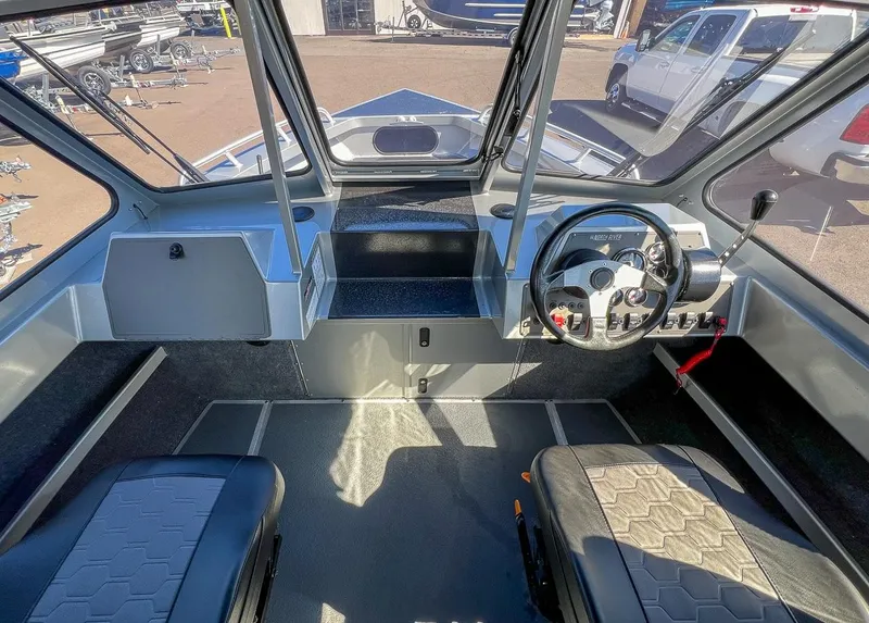Slide: The Image of North River 21 Commander 2027 - 8