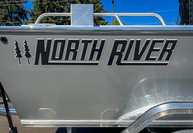 Slide: The Image of North River 21 Commander 2027 - 20