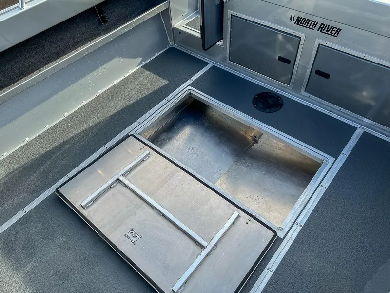 Slide: The Image of North River 32 SEAHAWK FASTBACK 2027 - 18