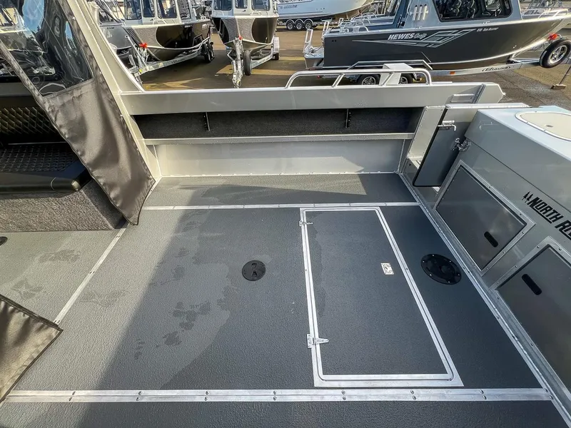 Slide: The Image of North River 32 SEAHAWK FASTBACK 2027 - 17