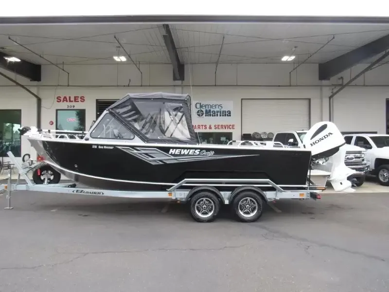 Slide: The Image of Hewescraft 210 Sea Runner 2025 - 2
